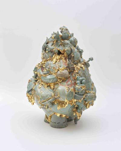 The image of Yeesookyung's 2020 artwork (Translated Vase TVG1) is retrieved from Yoon's article where it is originally shared with the artist's permission.