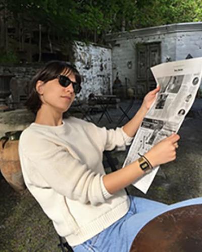 Sahar Tavakoli reading a newspaper